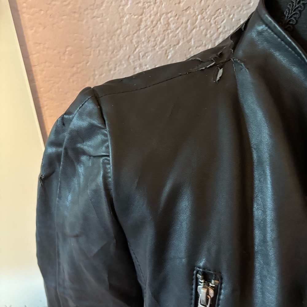 Must bundle Womens black distressed jacket flawed size small - Picture 2 of 9